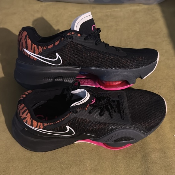 Nike Air Zoom Superrep 3 Trainers
Women’s 8.5 EU40 DJ8650-018 Black/Tiger - Picture 8 of 10